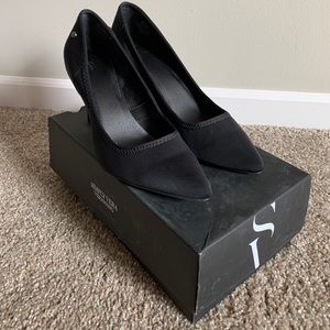 NWT black Vera Wang heels
